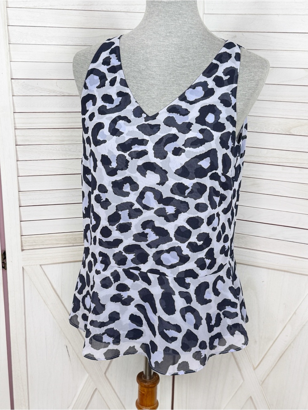 Cabi Leopard Print Chiffon Peplum Tank Top Blouse Ice Blue Navy Small 5536